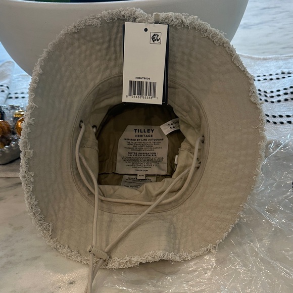 Tilley Hat - Picture 3 of 13